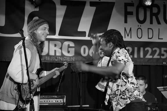 Roman Weihs und Diogoye (Foto: Walter Ulreich)